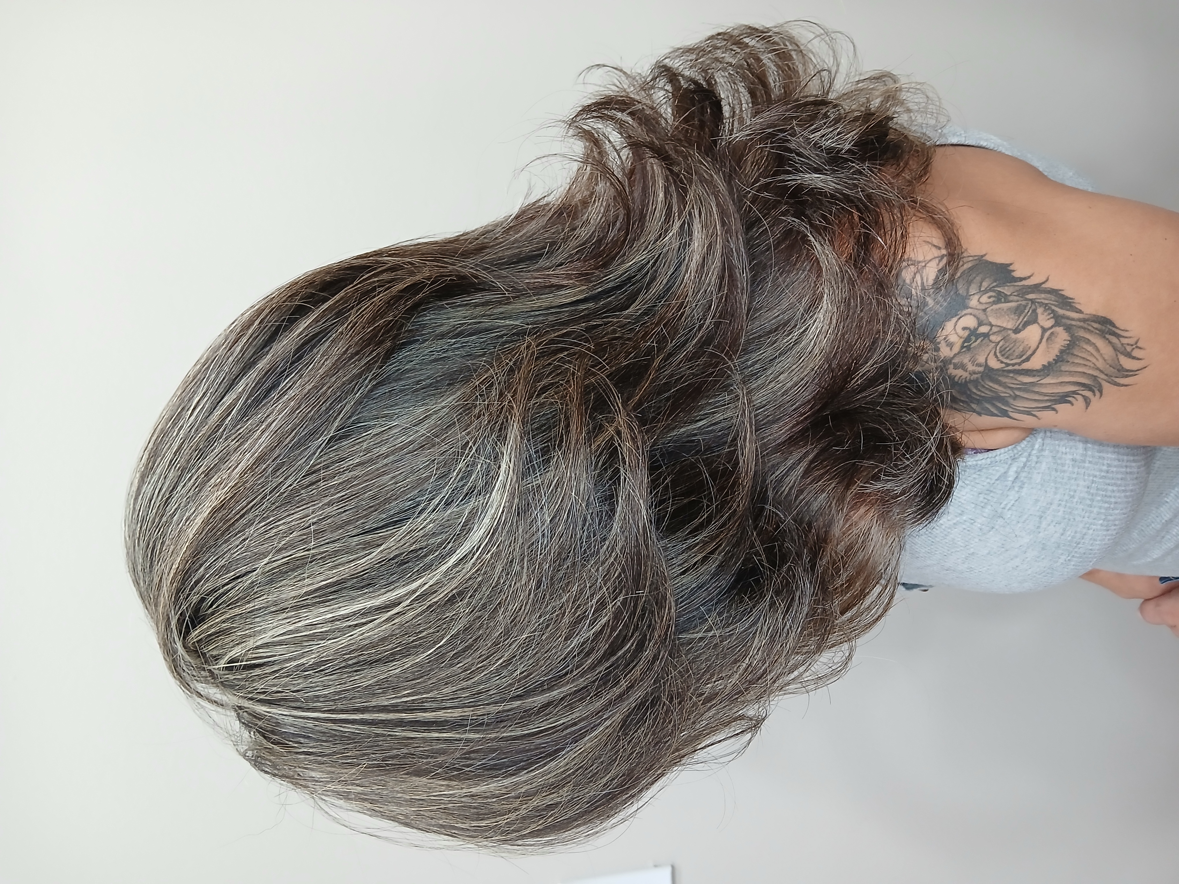 Dimensional brunette highlights with textured waves